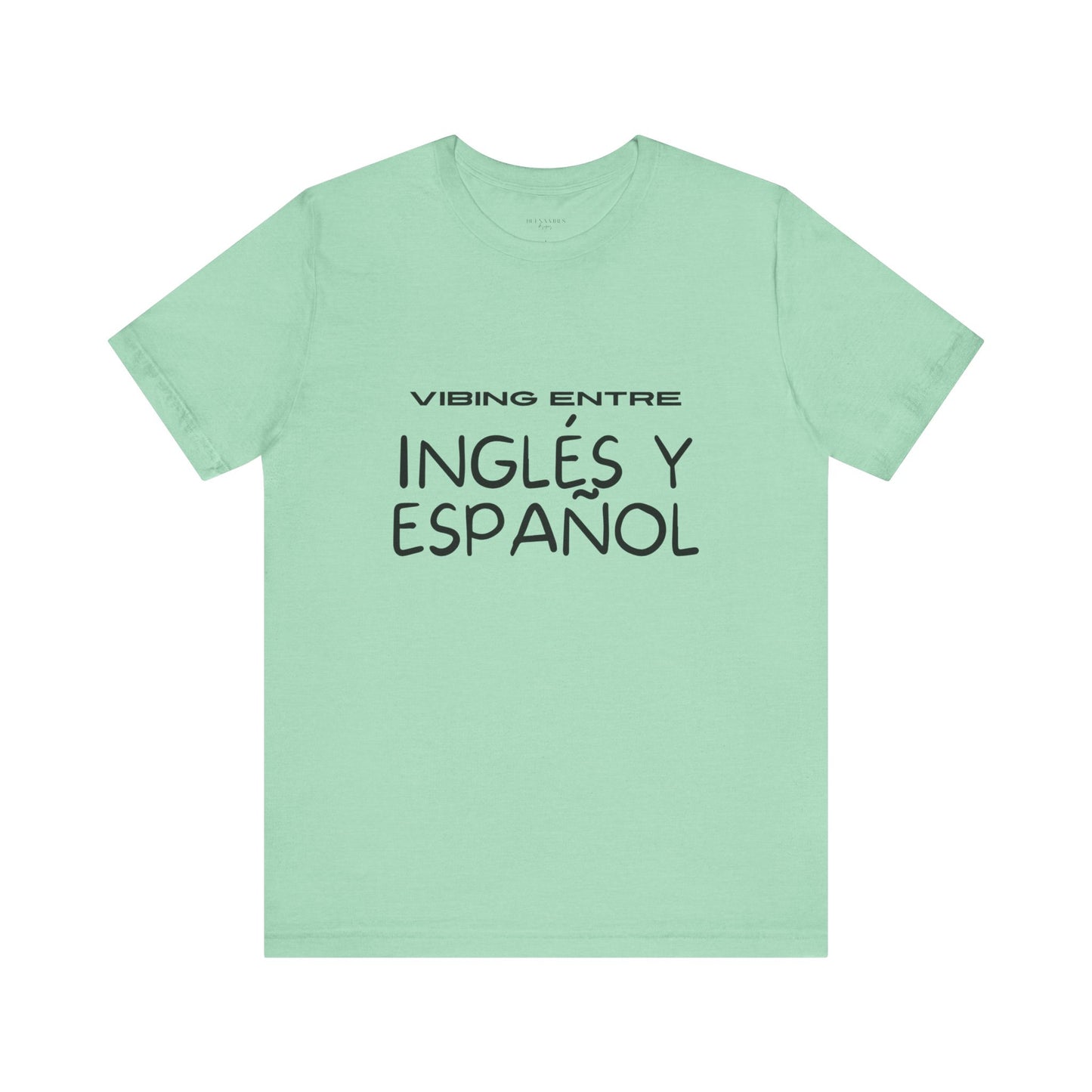 Vibing Entre Inglés y Español - Short Sleeve Tee