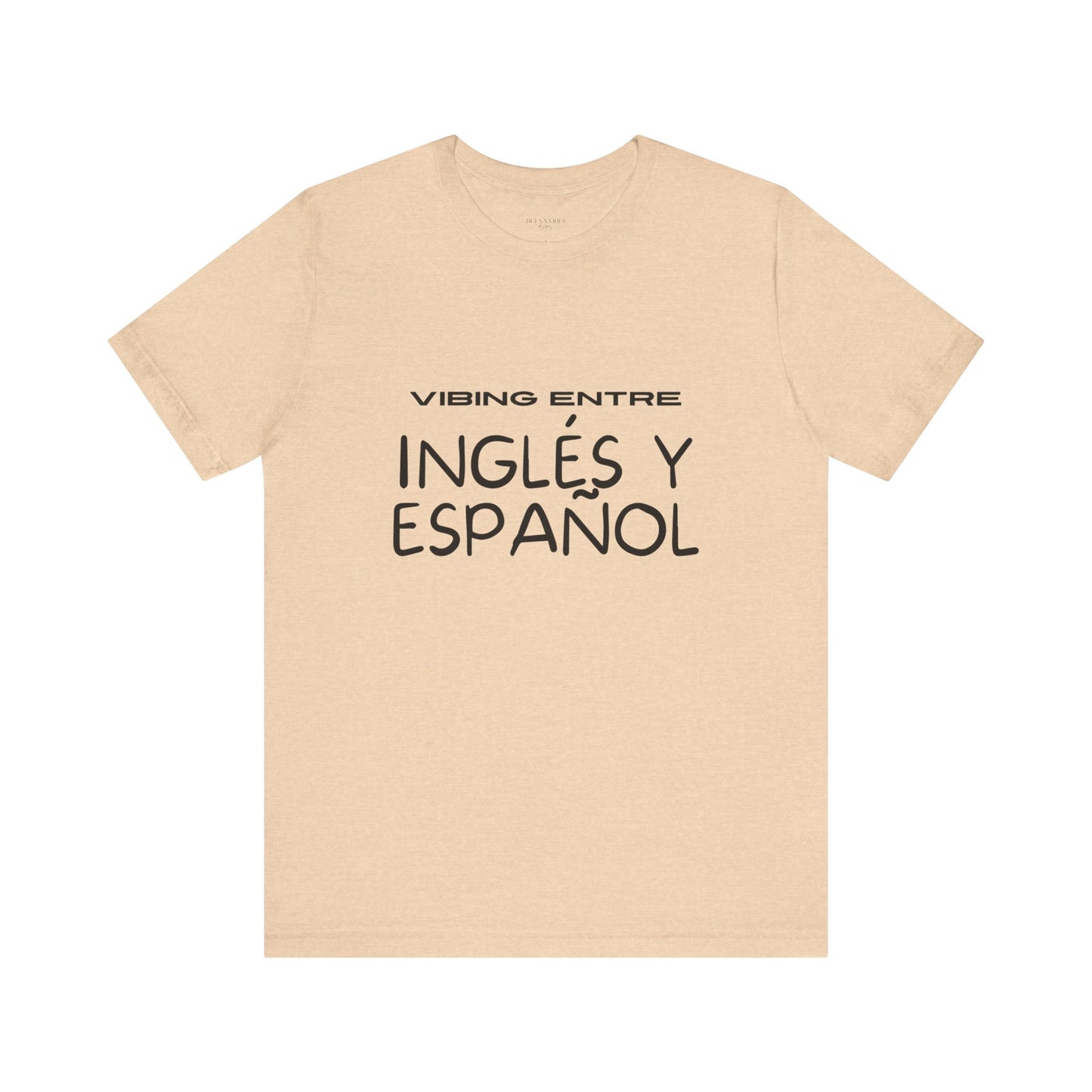Vibing Entre Inglés y Español - Short Sleeve Tee