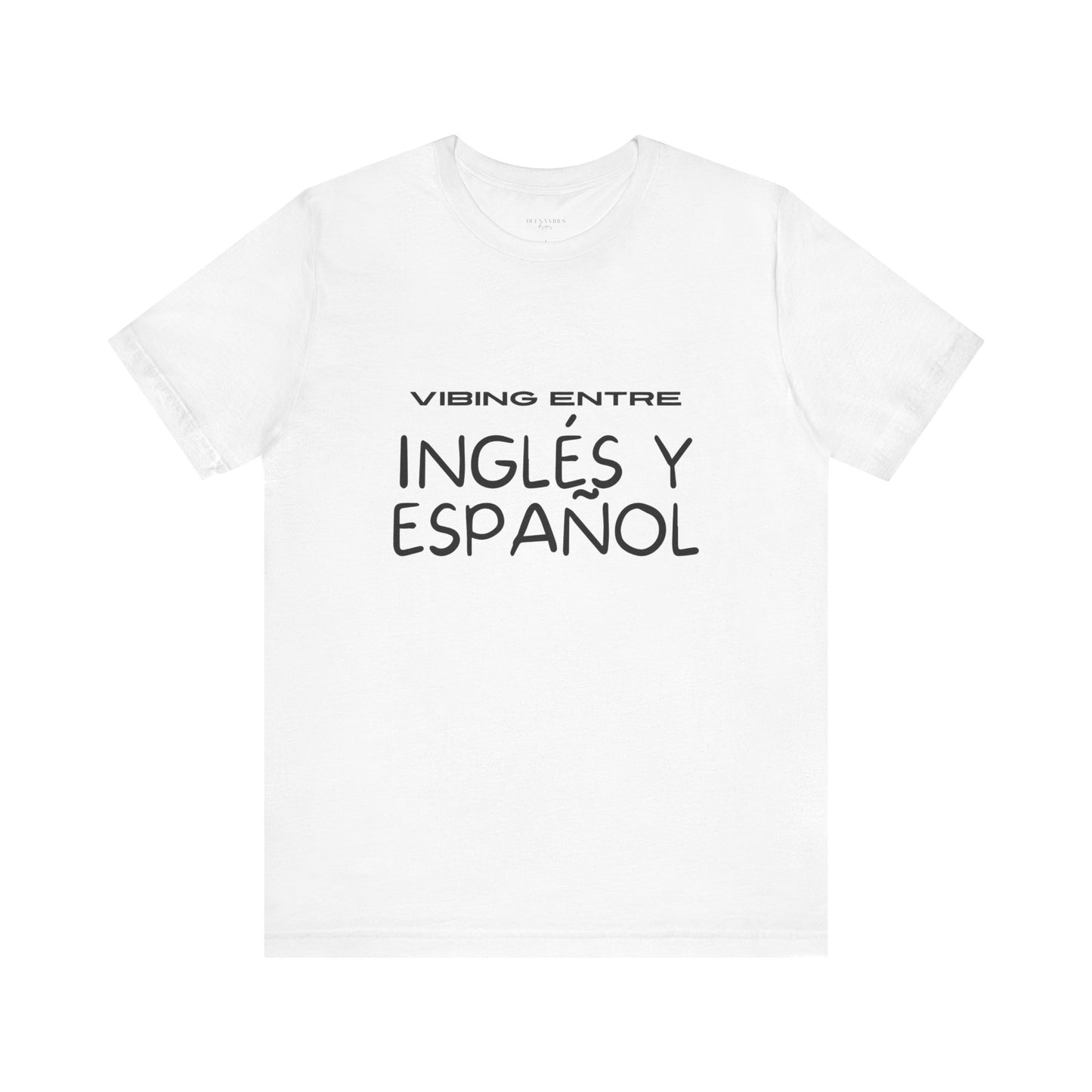 Vibing Entre Inglés y Español - Short Sleeve Tee